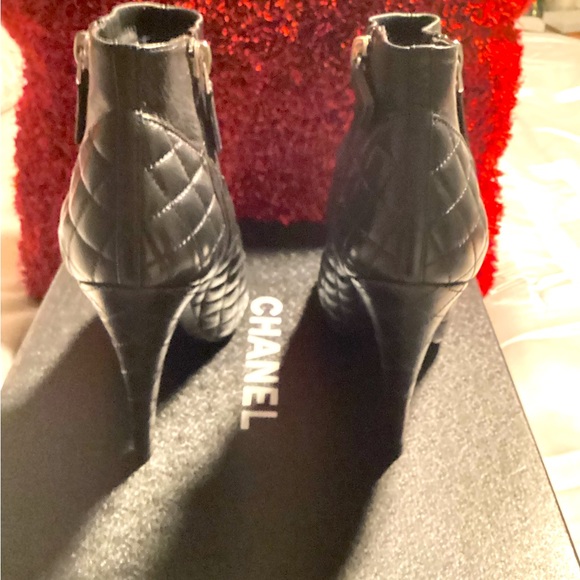 SOLD.!!!! Chanel “BOTTINES” Black Quilted Leather Ankle Booties $PRICE DROP⬇️ - Picture 6 of 9